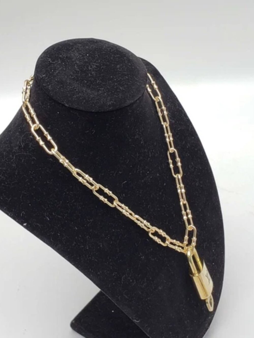Gold-Plated Necklace with Authentic Louis Vuitton Padlock - Picture 10 of 11